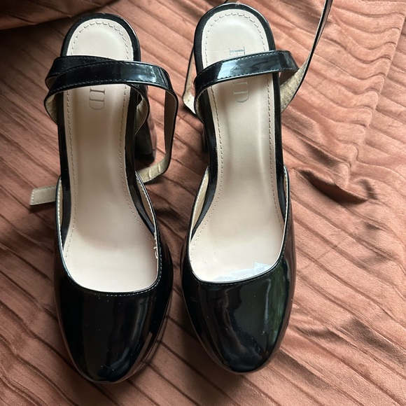 Patent Platform Shoes - Picture 5 of 6